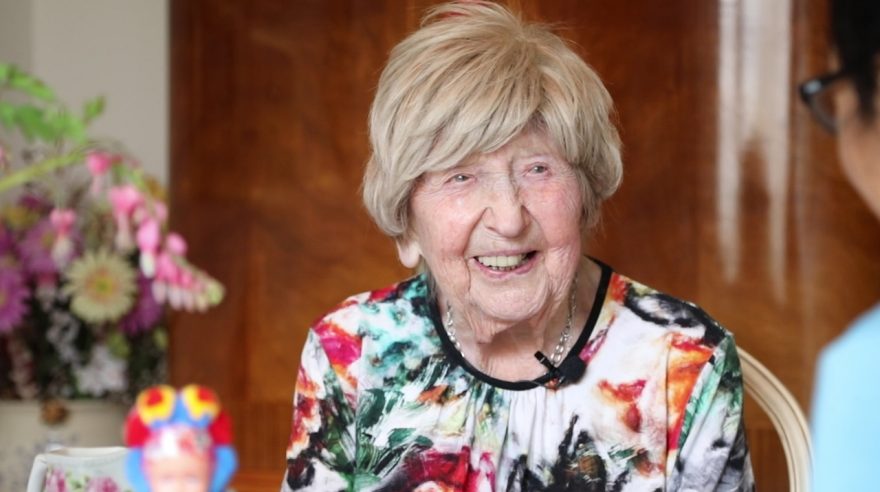 Dagny Carlsson, 107 år, är Sveriges äldsta bloggare - här berättar hon om sitt liv som pensionär.